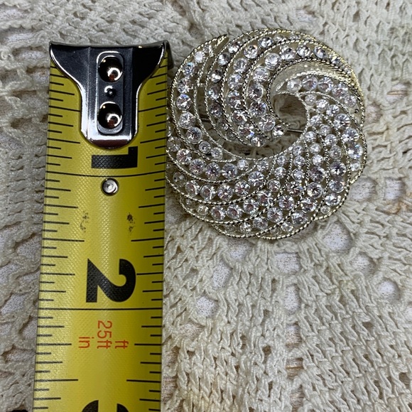 Vintage Napier Statement Brooch Silver Tone Swirl Clear Rhinestones Round Circle - Picture 9 of 9